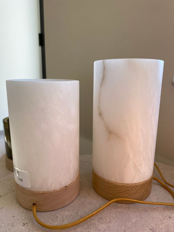 Albast lamp Otis, bleke houten voet, groot