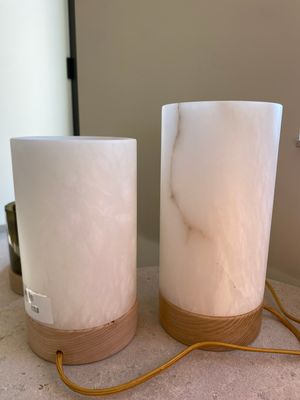 Albast lamp Otis, bleke houten voet, groot