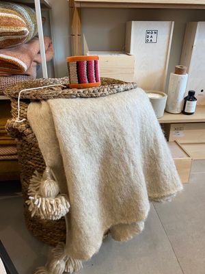 Plaid Marrakech, Wol, Beige met pompons, Extra Large 200x300cm
