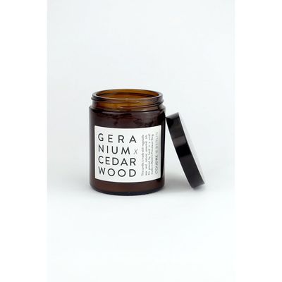 Geurkaars 'Gerarium x cederwood'