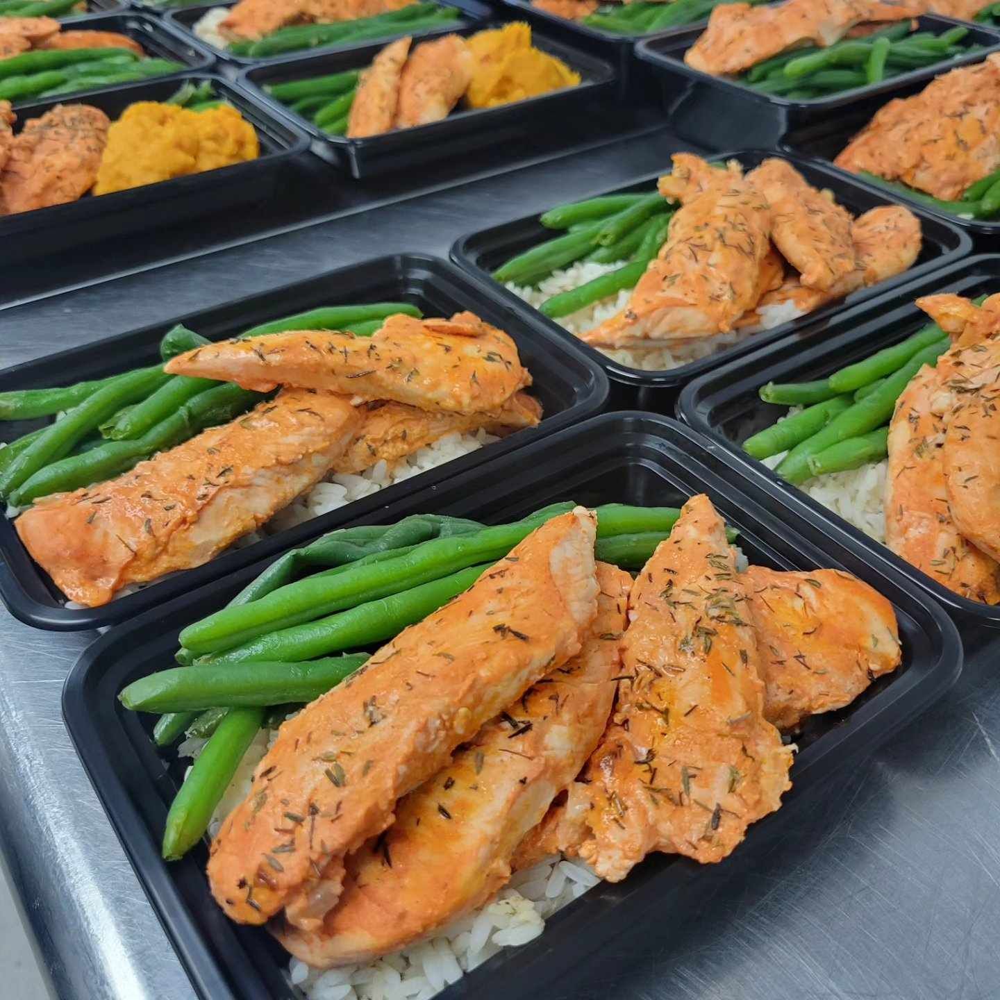 Buffalo Chicken Tenders w/ White Rice &amp; Green Beans