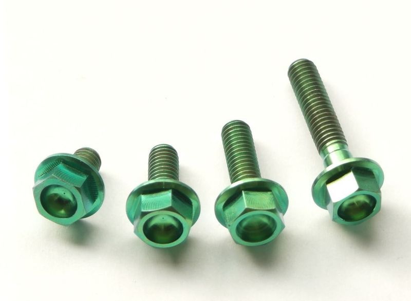 Titan Schraube M6 x 10 - 30 Sechskant mit Bund DIN 6921 Grade 5 Grün