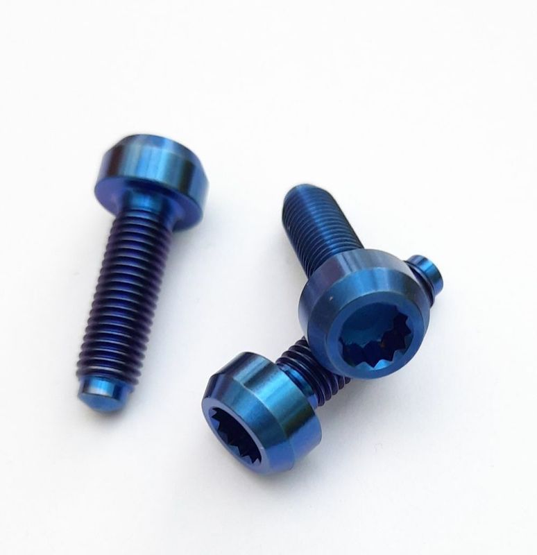 Titan Schraube M7 x 23.5 Vielzahn Grade 5 Blau