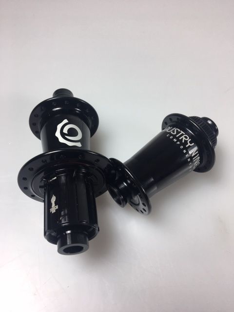 Industry Nine Torch Nabensatz 32 Loch Centerlock