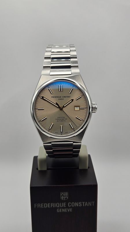 Frederique Constant Highlive Chronometer FC-303CH4NH6B Frederique Constant Highlive Chronometer FC-303CH4NH6B