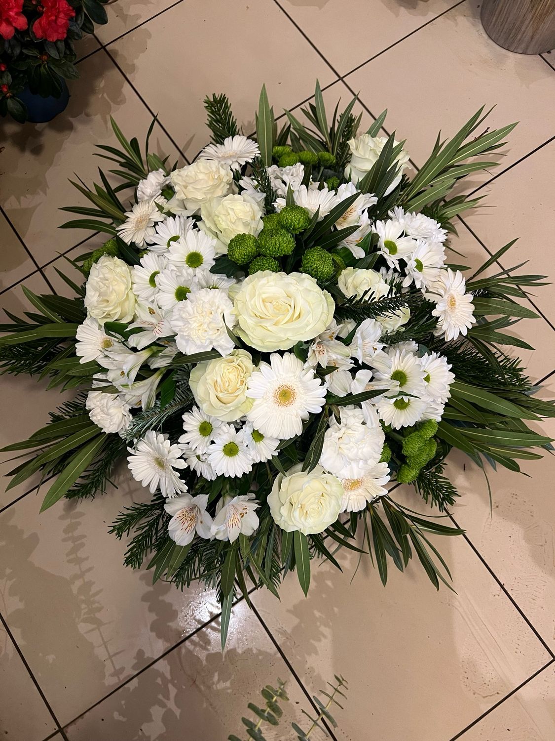 Composition fleurs deuil blanche
