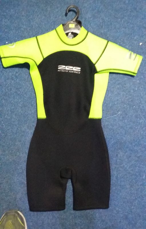 ZEE KIDS SPRING SUIT SIZE 10 LIME/BLACK