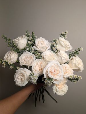 Luxe Roses No. 01 — Winter White