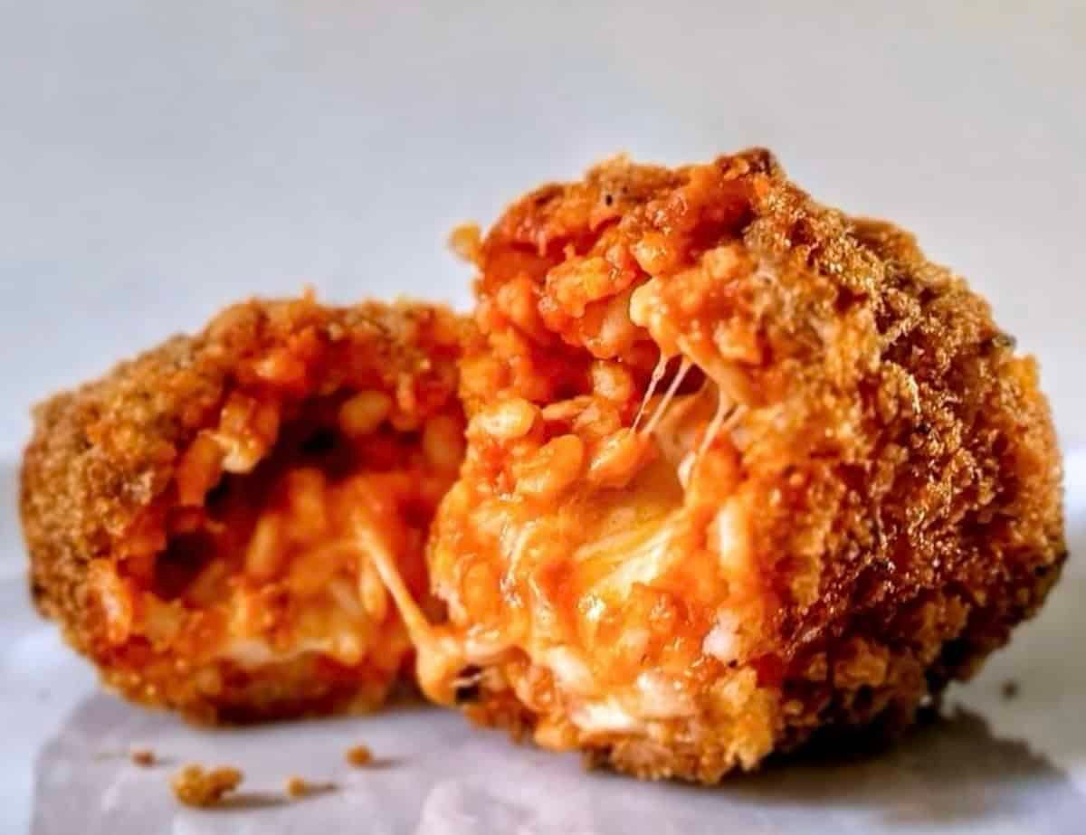 SUPPLI' DI RISO CON RAGU' AL POMODORO E MOZZARELLA*
