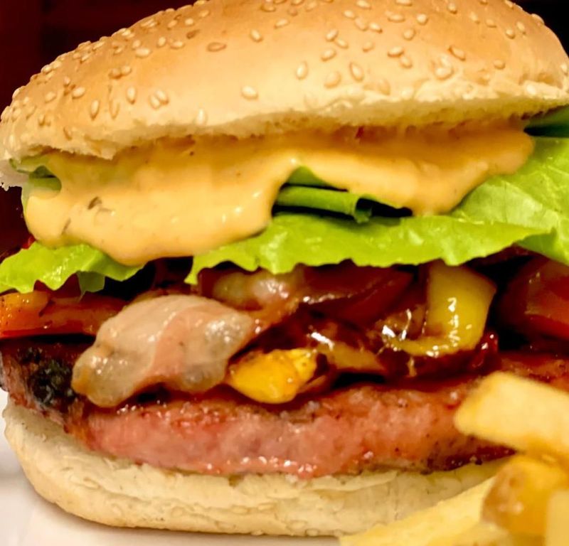 PEPPERS BURGER