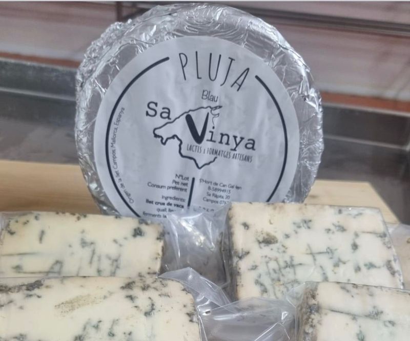 Blue cheese piece +/- 1.8 KG