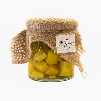 Pot de vidre de tacs de formatge curat de llet crua de vaca amb oli d&#39;oliva, all, llorer, guindilla i romaní 400 GR aprox
