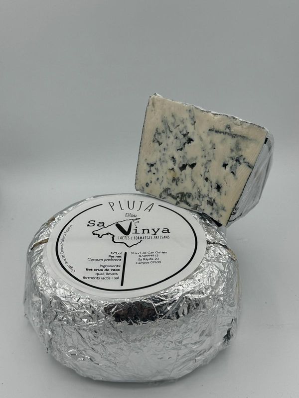 Blue cow&#39;s raw milk cheese, small piece +/- 1 KG