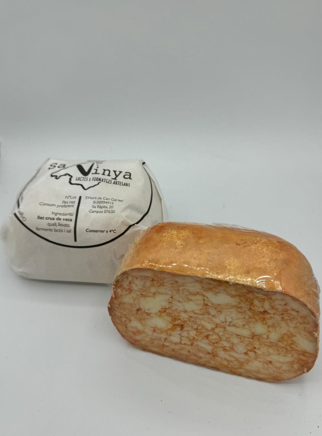 Spicy semi-cured cow&#39;s raw milk cheese, large piece +/- 4 KG