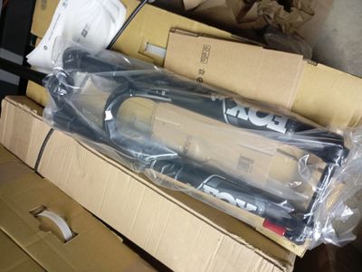 Forcella MTB nuova Fox 38 boost 15x110 escurs 180mm rhythm grip.2023 RHYTHM 38 FLOAT 29 180  Serial number: 1063966-0094-T Part number: 910-35-955 Description: 2023, 38, A, FLOAT, 29in, Rhythm, 180, G