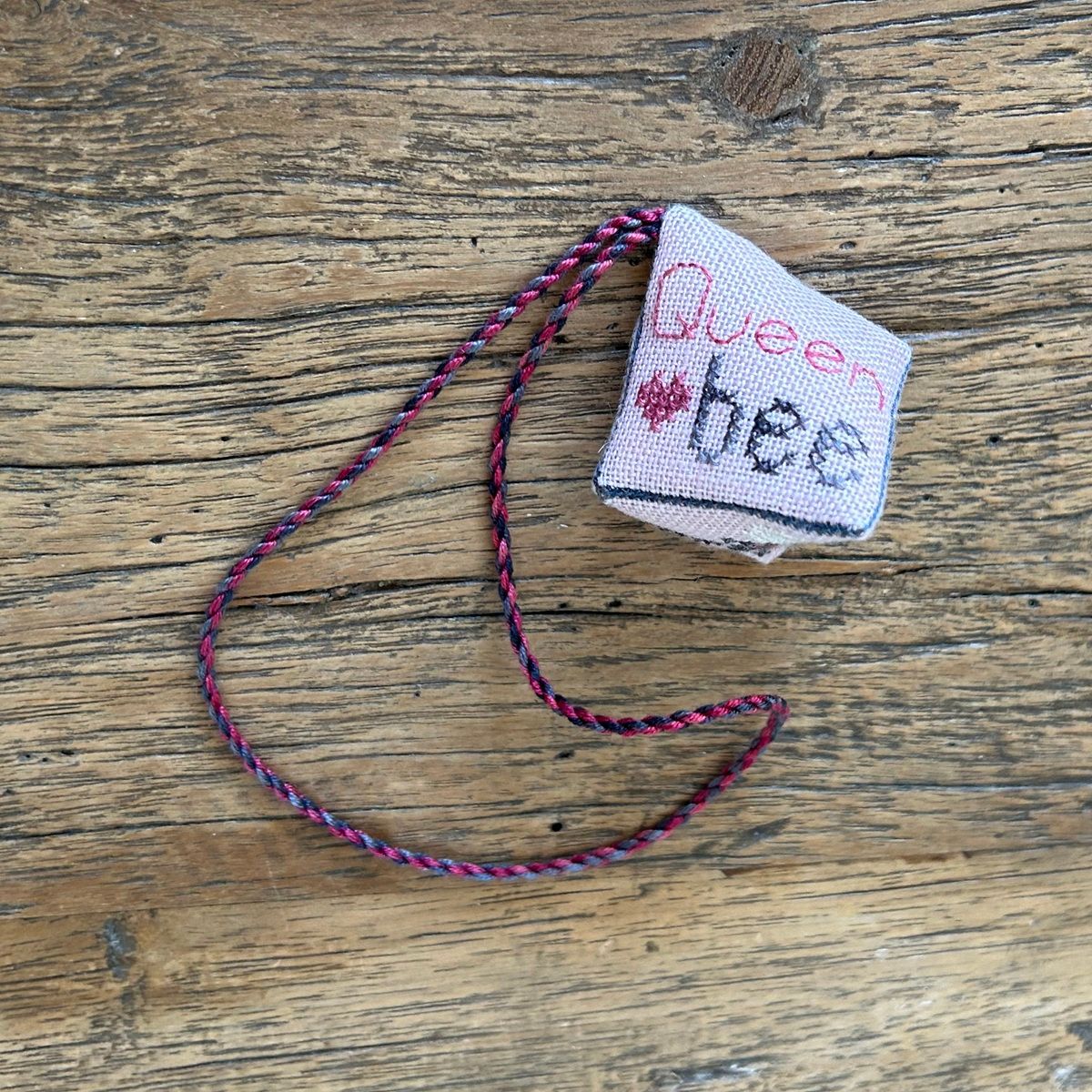 FREE - Queen Bee Scissor Fob