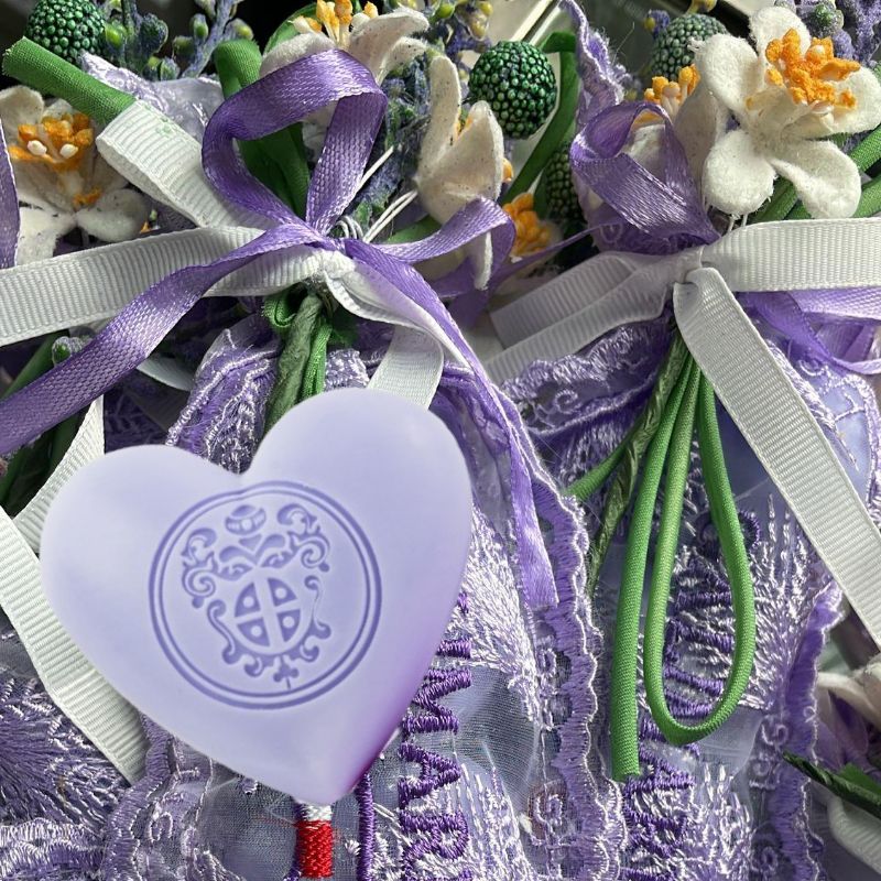 Exquisite Lavendel-Mini-Seifen von Galimard in einem Geschenkbeutel