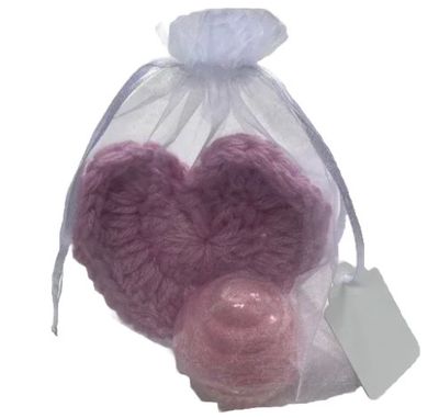 Gift Set Heart Crochet Scrubby Beauty Spa Bath 4.25 x 4 inches and Mini Cupcake Bath Fizzie 2.5 oz