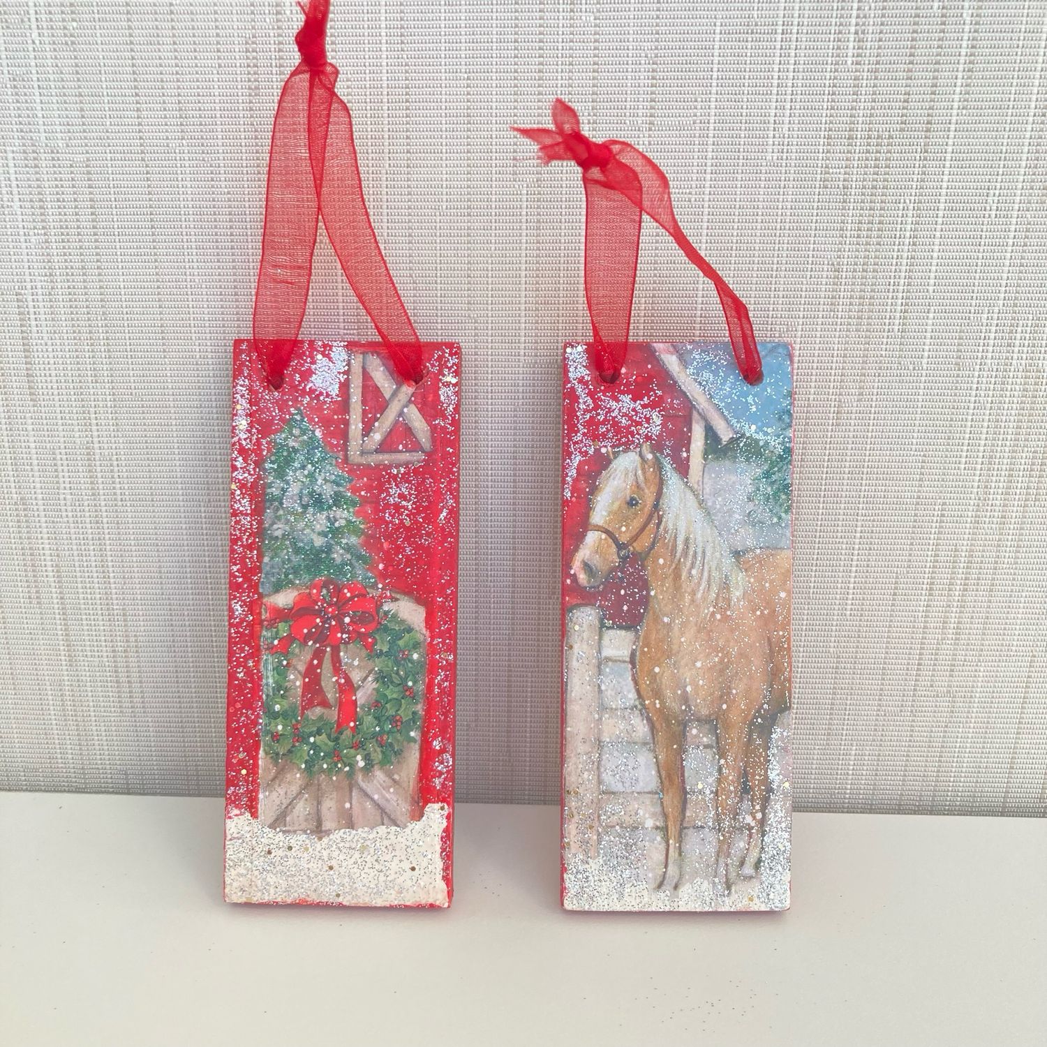 ORNAMENTS Naturescapes Horse Barn Deer Design Wood Hand Painted Handcrafted Decoupage Christmas Tree Ornaments 4.75 x 1.75 x 0.25 inches