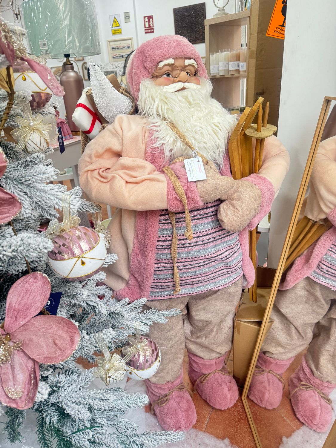 FIGURA PAPÁ NOEL ROSA
