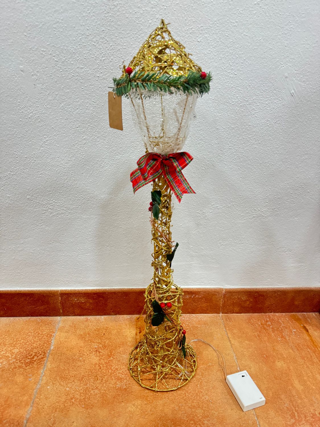 FIGURA FAROLA LUZ DORADA