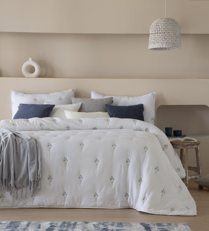 EDREDÓN NADINE BORDADO EN GRIS (PARA CAMA DE 150 cm)