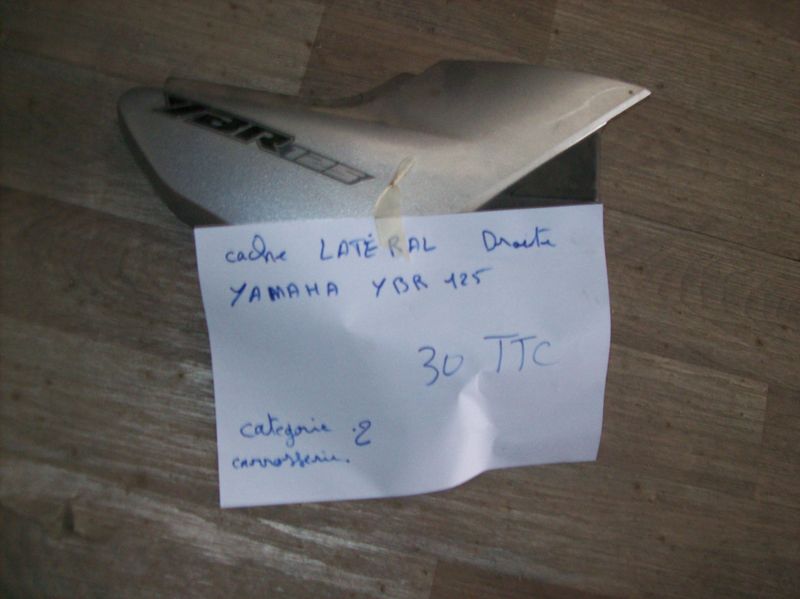 Cache latéral droite Yamaha 125 YBR