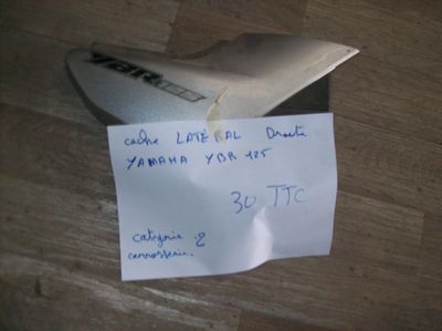 Cache latéral droite Yamaha 125 YBR