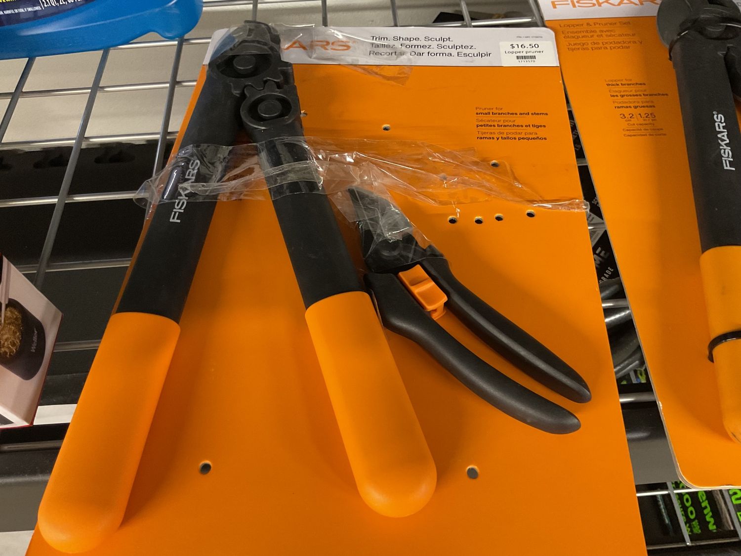 Lopper pruner set Fiskars-Retail  $ 16.99