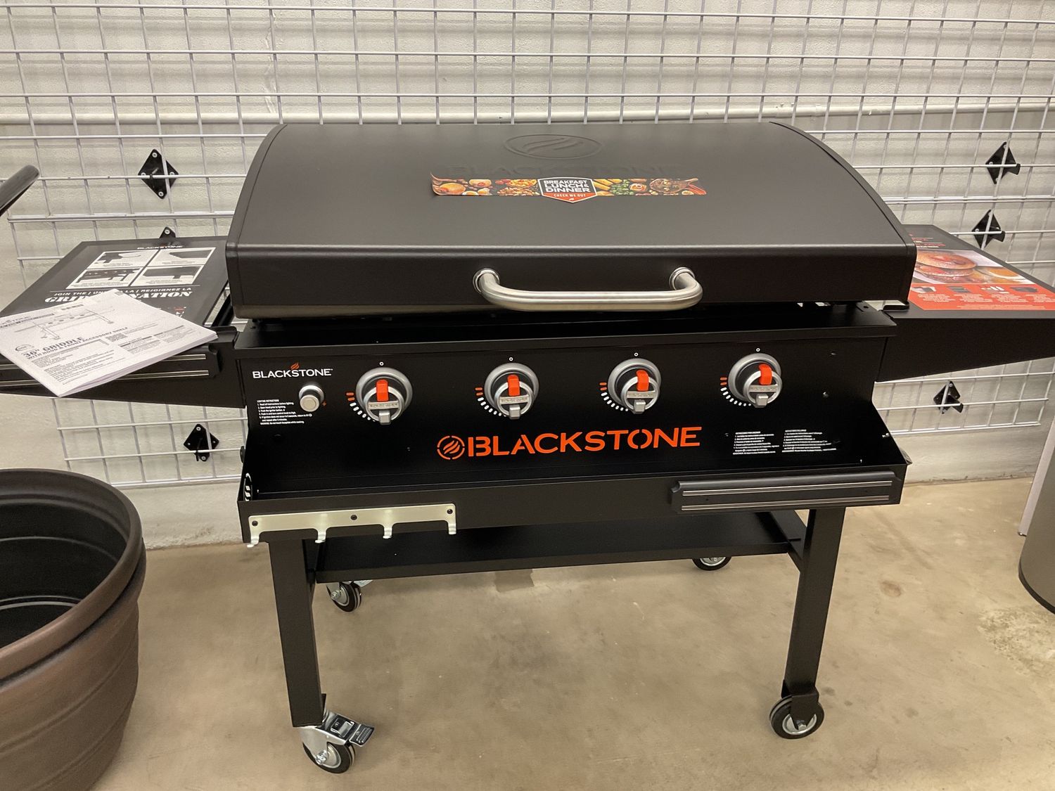 Blackstone 36in. Griddle with Hood &amp; Front Shelf - Retail $399.99