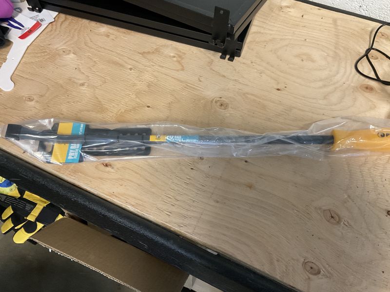24&quot; Pry Bar with Handle 6/24