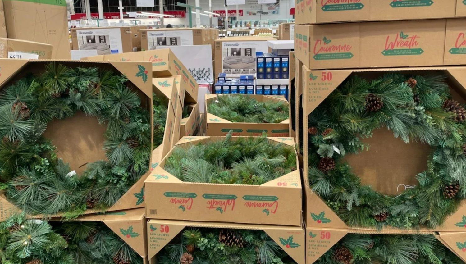 32&quot; MIXED WREATH DUAL COLOR LED PRE LIT