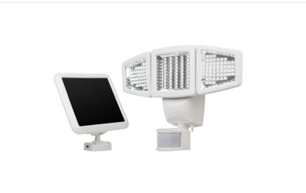 SUNFORCE solar motion activated light