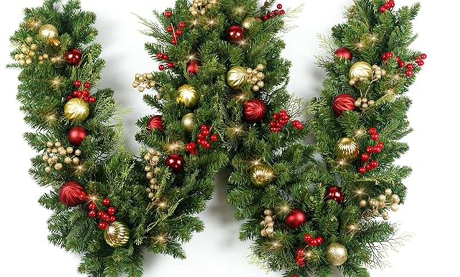 CGH Pre-Lit Garland With 90 LED Lights