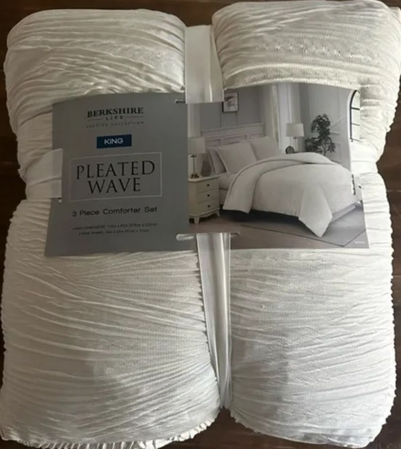 Berkshire Life Pleated Wave 3 Piece Comforter Queen