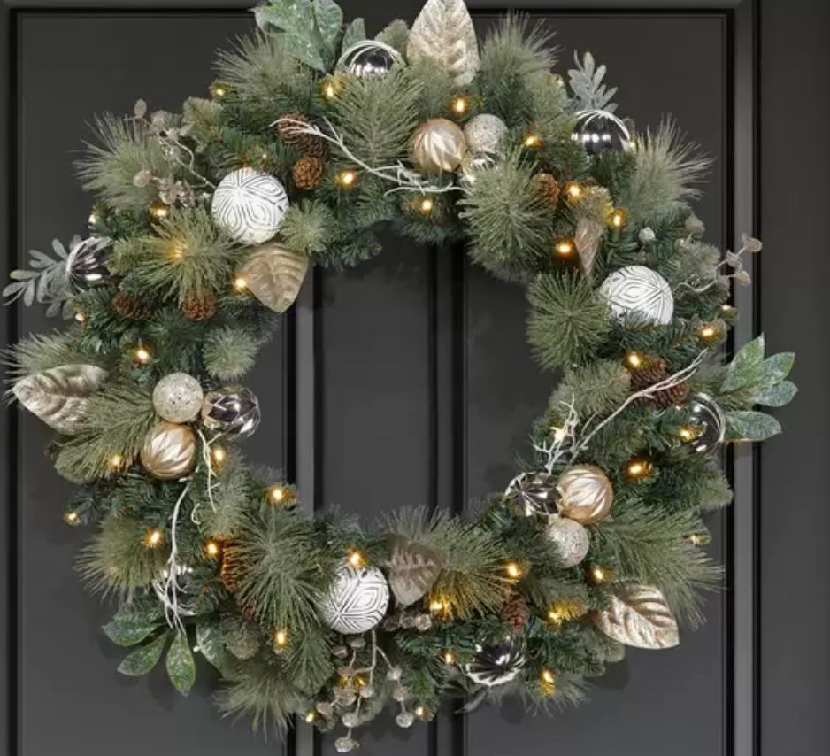 Decorated Wreath with 50 LED Lights