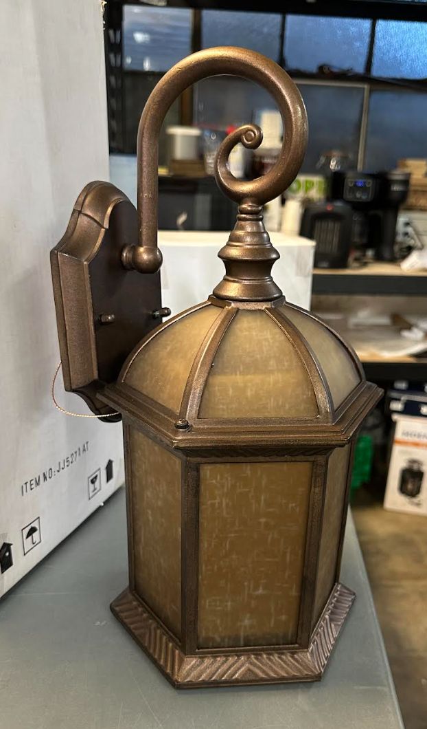 Traditional Autumn Hexagon Outdoor Wall Light - Retail $37.77