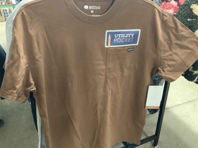 Buffalo Outdoor Men&#39;s Heavyweight Pocket T-Shirt - Retail $29.99