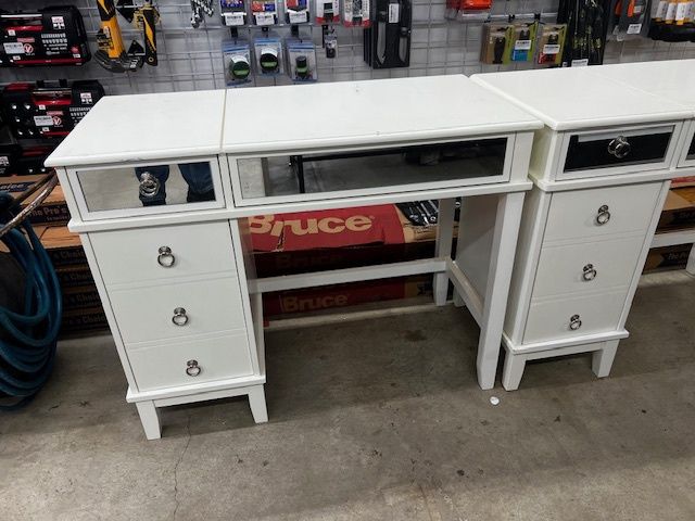 White Make-up table