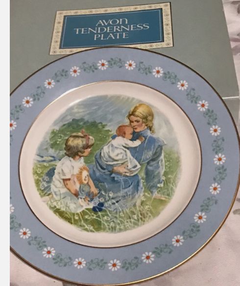 Avon Collectors Plate 1973-Retail-$ 29.99