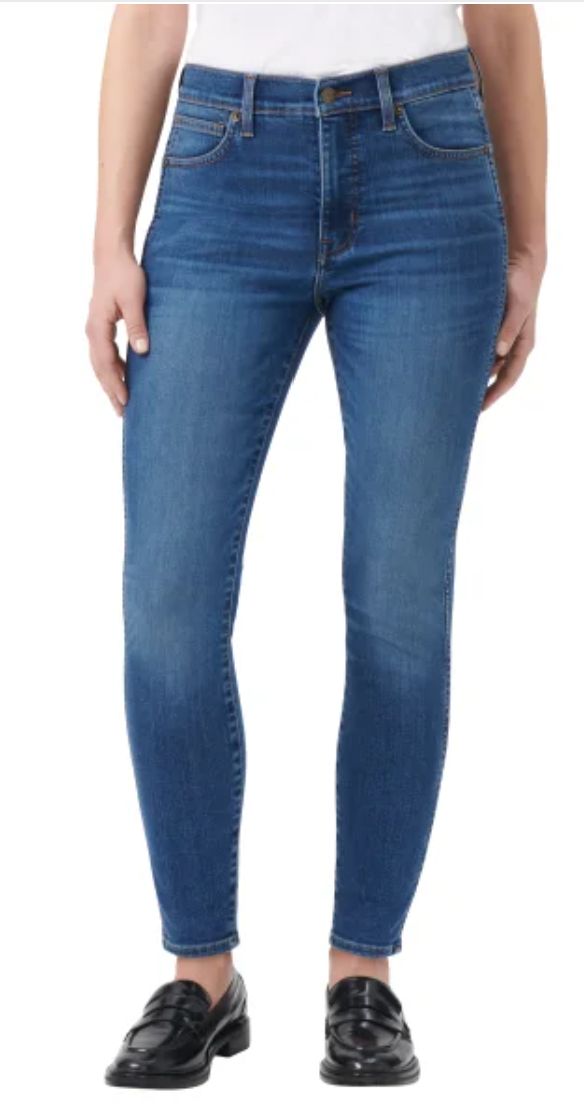 Kirkland Signature Women&#39;s Skinny Jean Size 8 - Retail $19.99