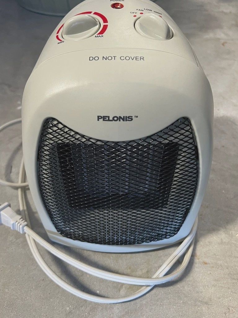 Pelonis HC-0120 Ceramic 1500 Watt Electric Space Heater