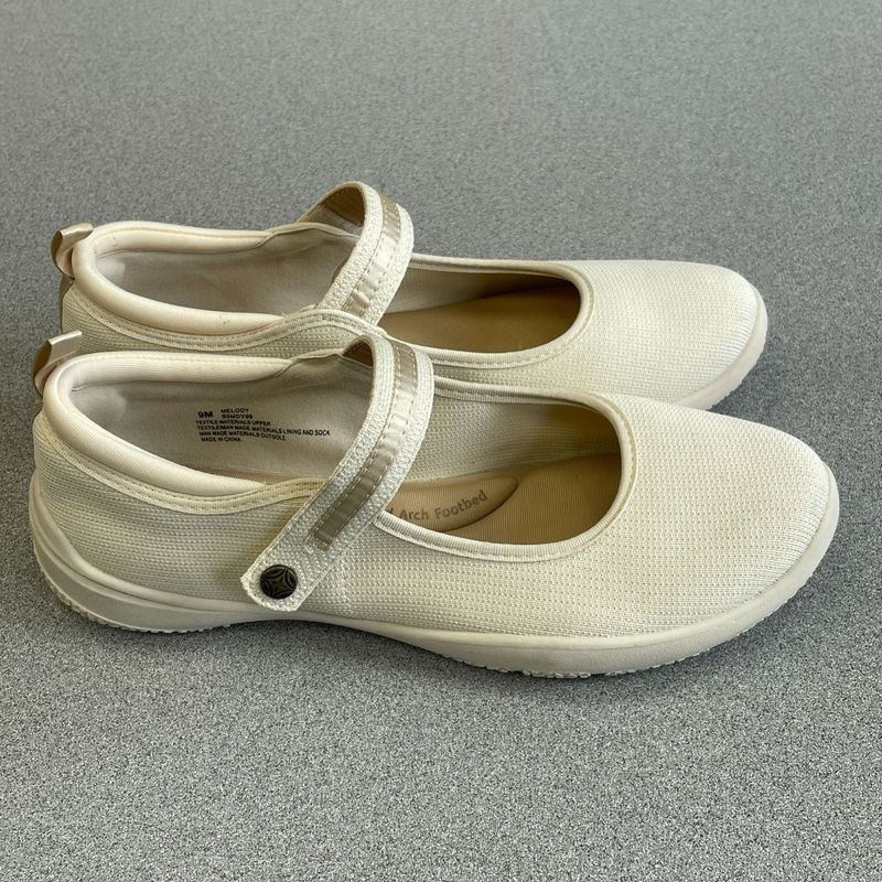 NEW JSport Melody Women&#39;s Size 9M Mary Jane Shoes Cream Memory Foam - Retail $29.99