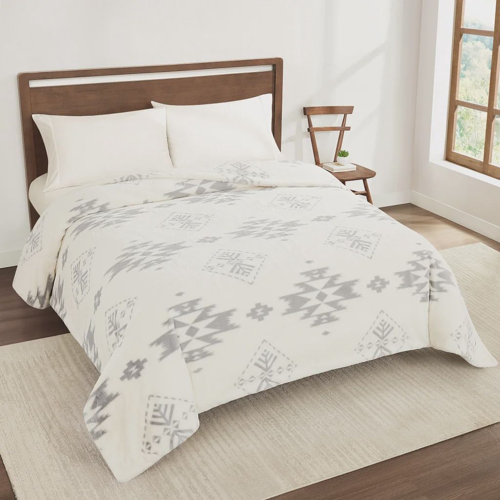 Pendleton Faux Fur Luxe Blanket - RETAIL - $34.99