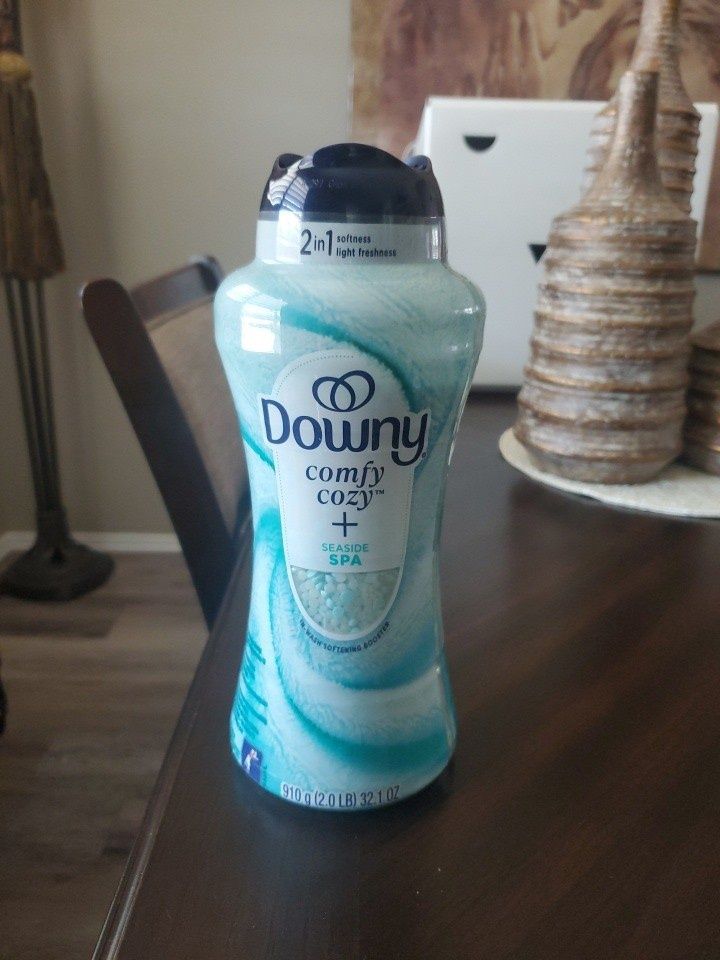 Downy 2-in-1 Soft + Fresh Fabric Softener Seaside Spa 910 G - Retail $13.99
