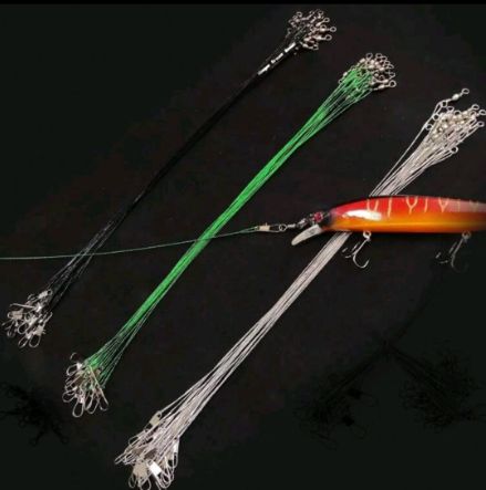 Stainless steel fishing leader line with swivel and snaps