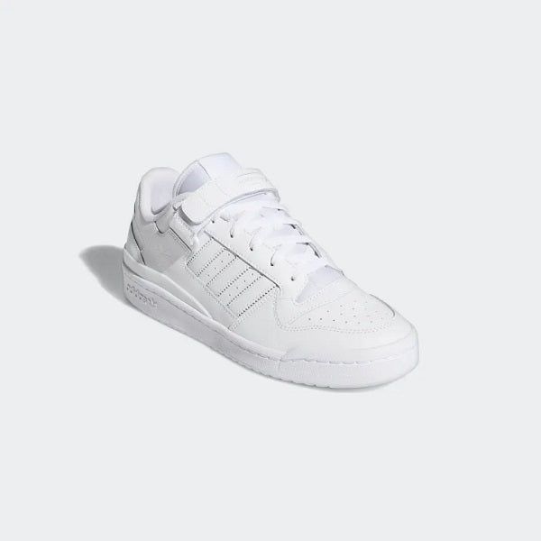 ADIDAS WHT 7.5 SNEAKER - Retail $35.99