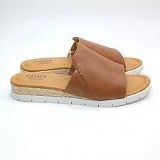 CHAPS TAN 8 SANDAL - Retail $24.99