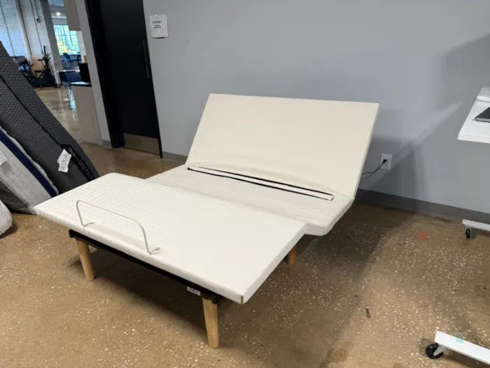 Silk &amp; Snow - Adjustable Bed - Queen - Core