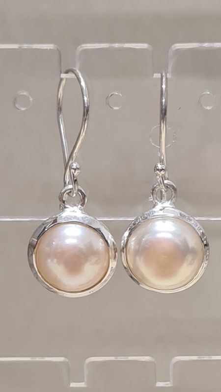 Cream Fresh Water Pearl Dangling Earrings